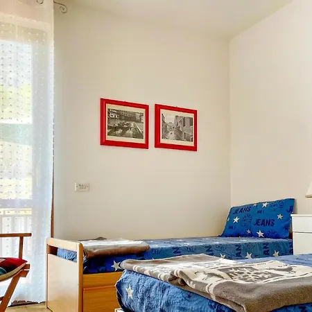Lovely In With Kitchen Apartment *